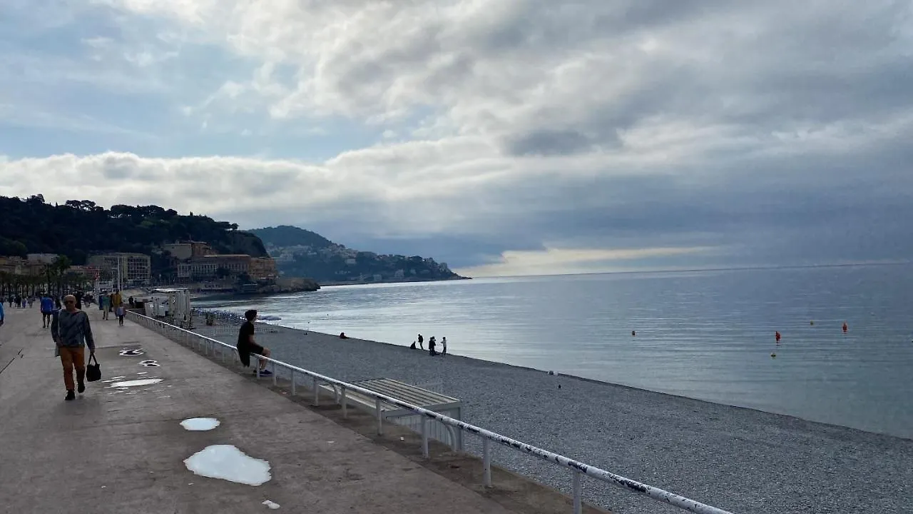 Exceptionnel Studio Nice Proche Mer Avec Piscine, Parking Et Terrasse Appartement